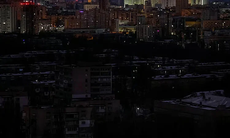 রুশ হামলায় কিয়েভে ১০ লক্ষাধিক ঘরবাড়ি বিদ্যুৎহীন