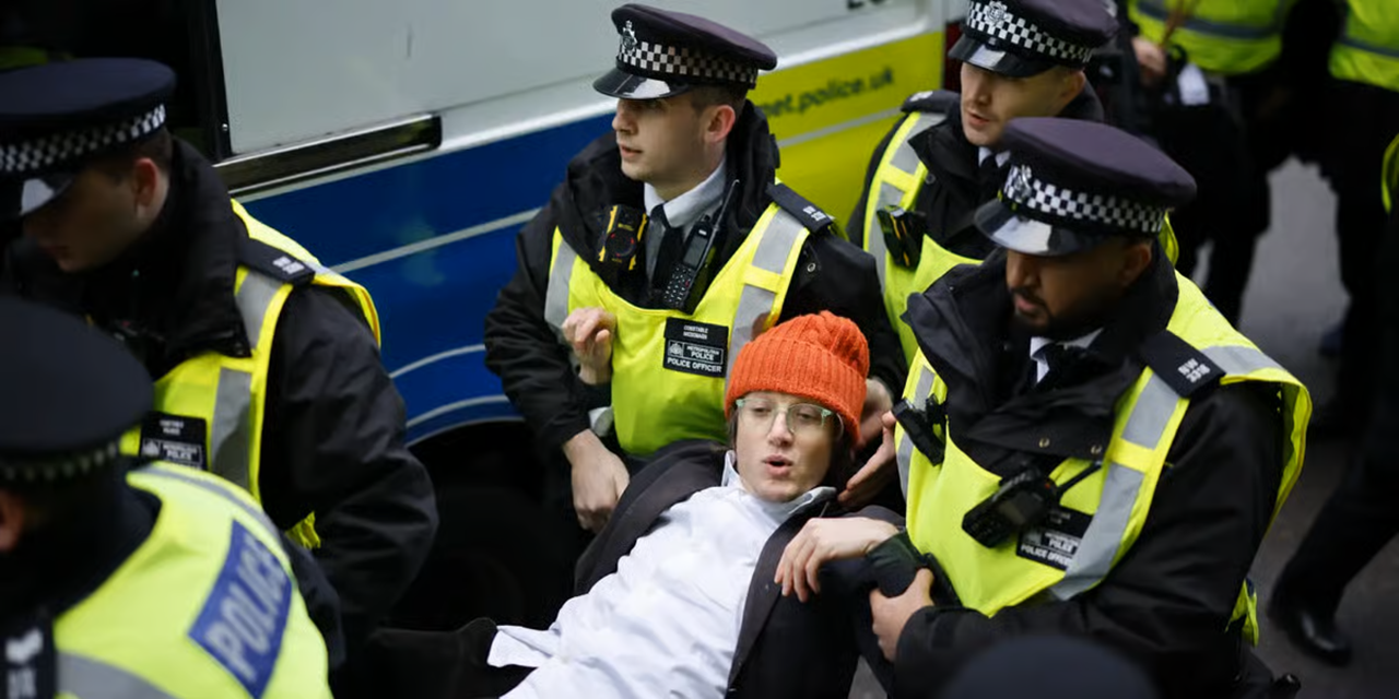 যুক্তরাজ্যে বিক্ষোভের অধিকার কঠোরভাবে সীমিত হয়েছে: এইচআরডব্লিউ