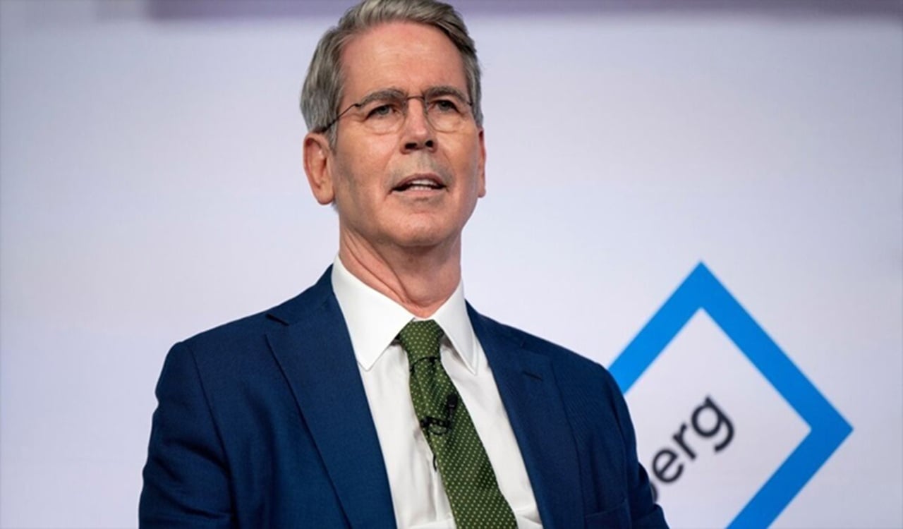 চীনের সঙ্গে বাণিজ্য চুক্তি করলে কানাডার ওপর ১০০% শুল্ক আরোপ