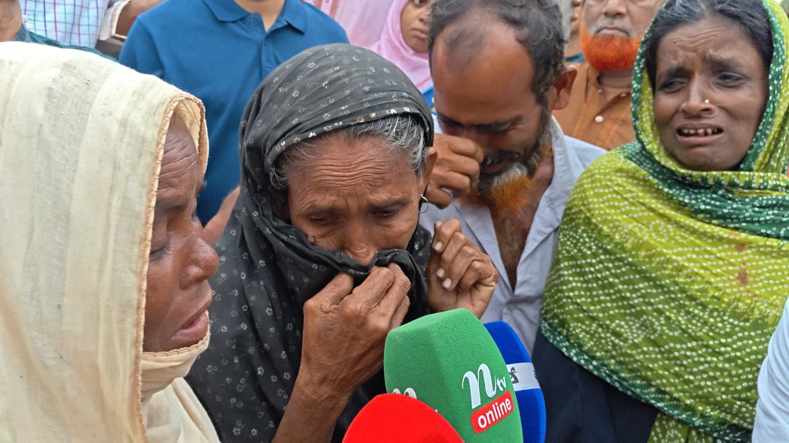 আগুনে ক্ষতিগ্রস্ত ৩ পরিবারকে নতুন বাড়ি দিচ্ছেন প্রধানমন্ত্রী