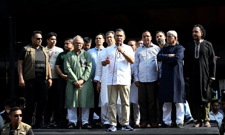 অসহায় মানুষের পাশে দাঁড়াতে নেতাকর্মীদের প্রতি প্রধানমন্ত্রীর আহ্বান