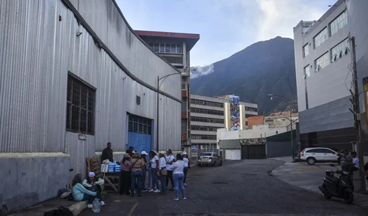 মার্কিন কারাবন্দীদয়ের মুক্তি দিচ্ছে ভেনেজুয়েলার অন্তর্বর্তী সরকার