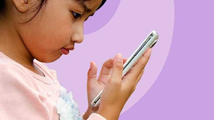 স্মার্টফোন আসক্তি বাড়ছে শিশুদের