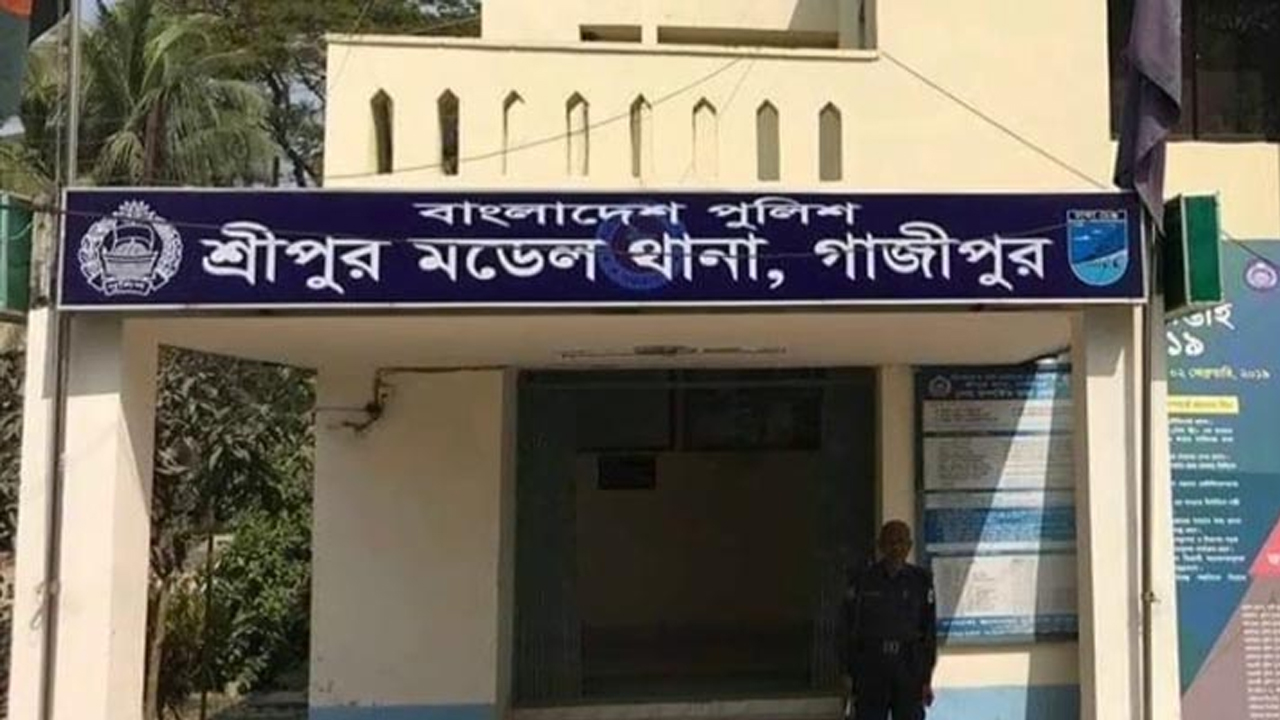 মাঝরাতে কান্নার শব্দ, দরজা খুলতেই দেখেন স্ত্রীর ঝুলন্ত দেহ