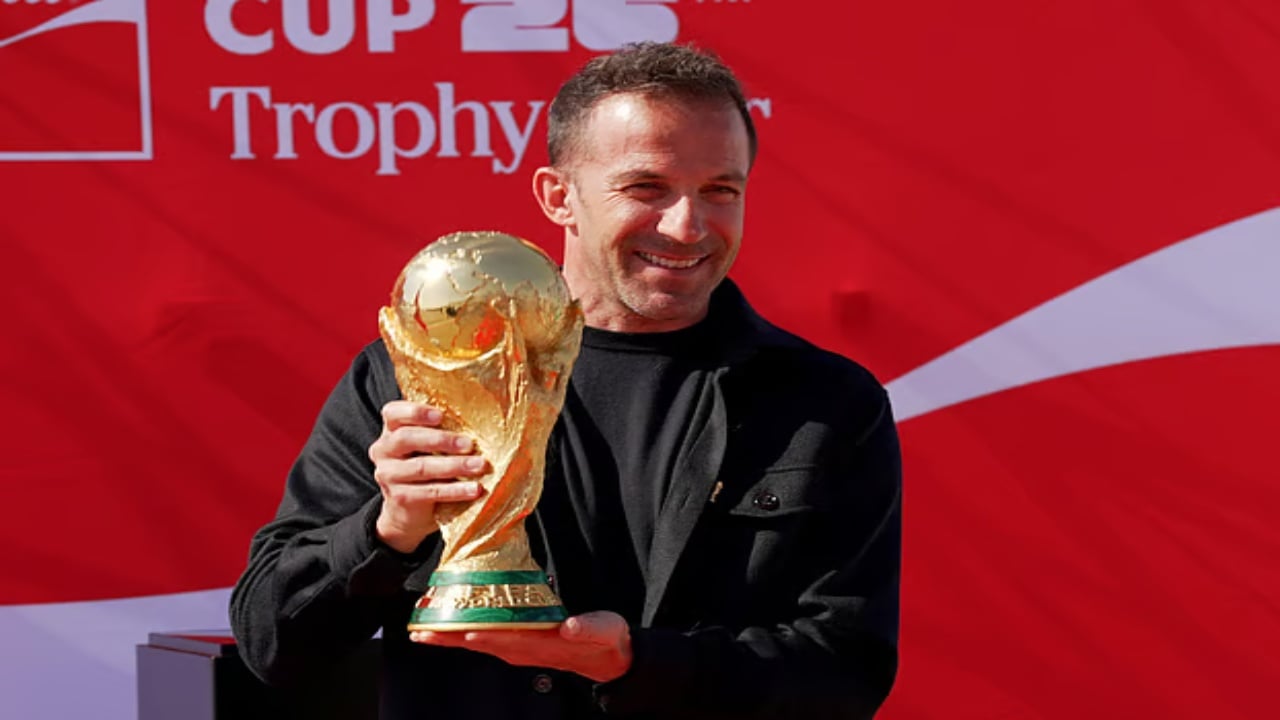 ফিফা বিশ্বকাপ ট্রফি এখন ঢাকায়