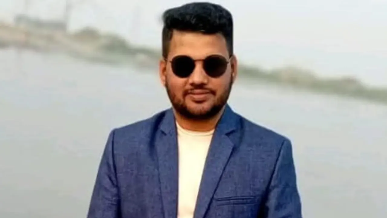 পদ্মায় বাসডুবি : মাত্র ৫ সেকেন্ডের ব্যবধানে যেভাবে বেঁচে ফিরলেন খাইরুল