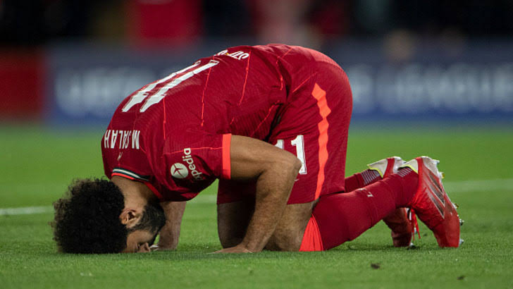 অন্তঃপ্রাণ মুসলিম ফুটবল নায়ক সালাহ