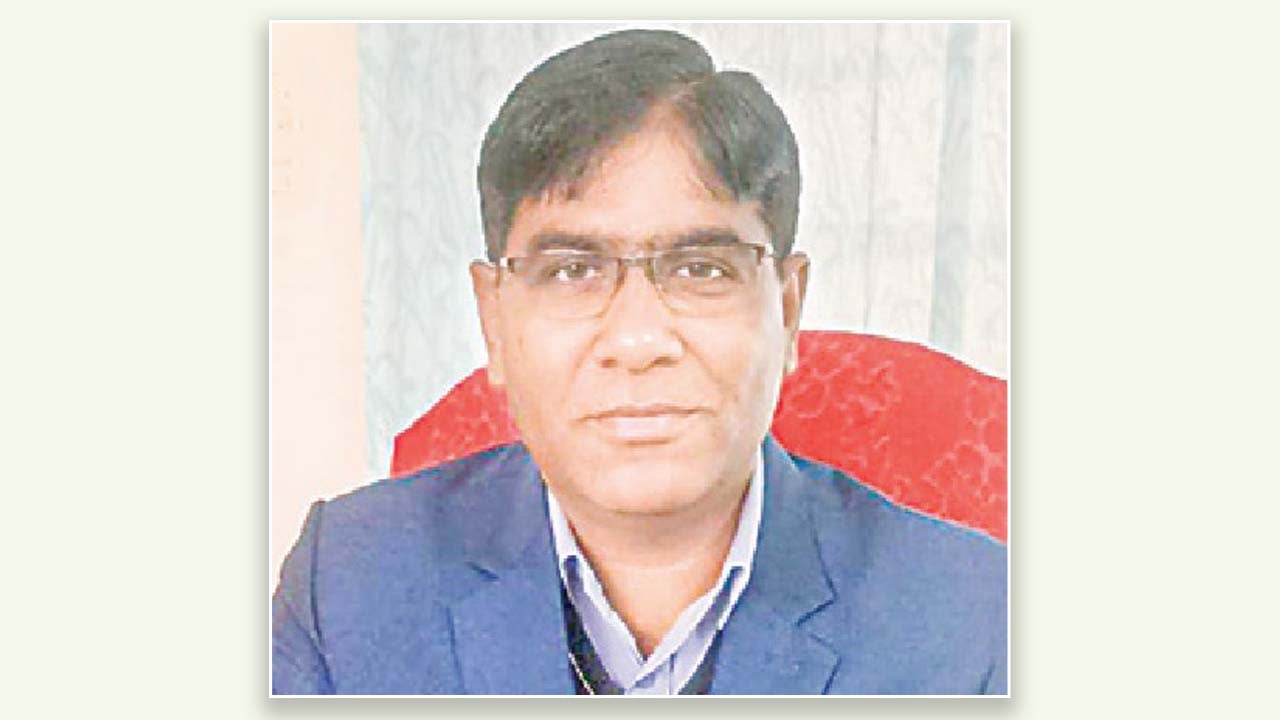 নেই আবেদনের যোগ্যতা, তবু এক যুগ ধরে শিক্ষক