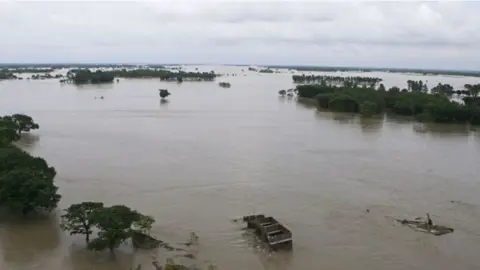 নেপালের বন্যার প্রভাব ভারতের বিস্তীর্ণ এলাকায় ছড়িয়ে পড়ার শঙ্কা 