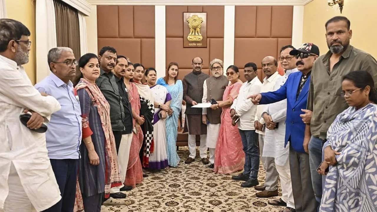 ভারতের বিদ্রোহী ২০ তৃণমূল এমপিকে শোকজ