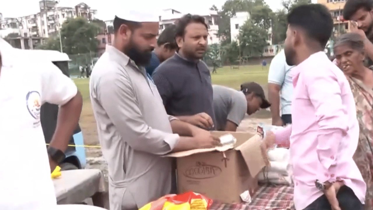 ভারতের যন্তর মন্তরের পর এবার ঝাড়খণ্ডে আন্দোলনরত শিক্ষার্থীদের পাশে সেই মুসলিম যুবক
