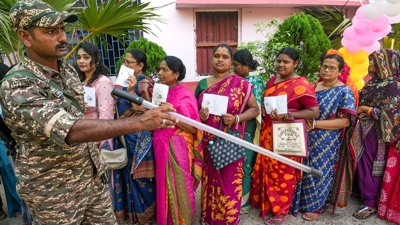 পশ্চিমবঙ্গে ৪ ঘণ্টায় ভোট পড়েছে ৪১ শতাংশ, অভিযোগ জমা ৬৩৫