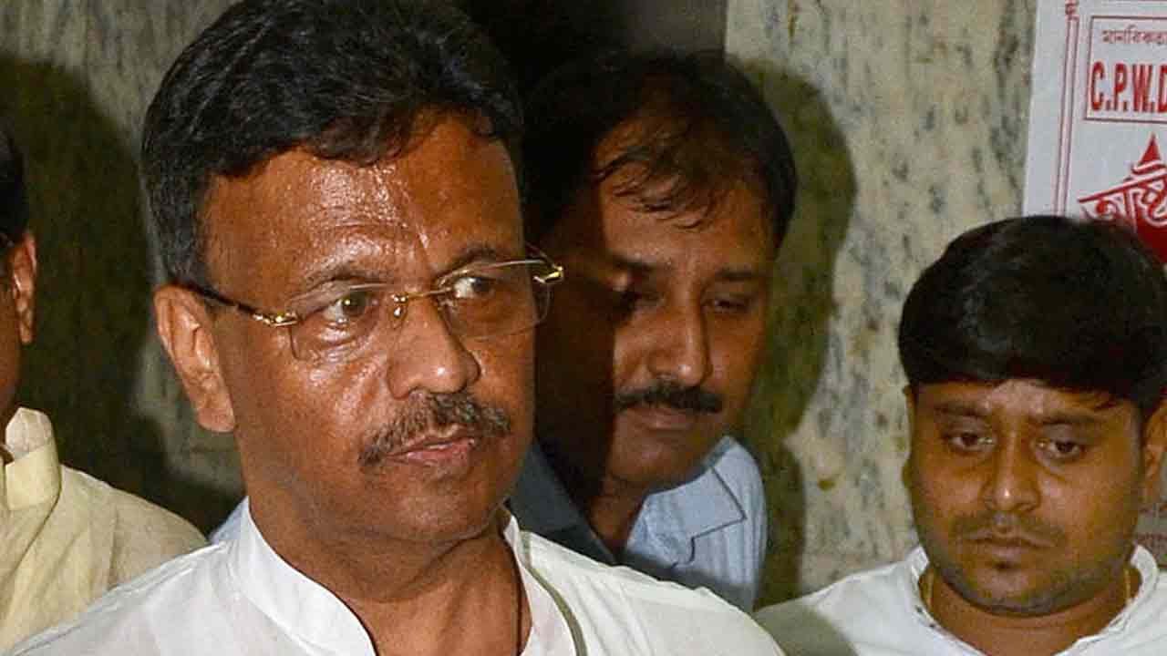 পদত্যাগ করলেন কলকাতার মুসলিম মেয়র ফিরহাদ