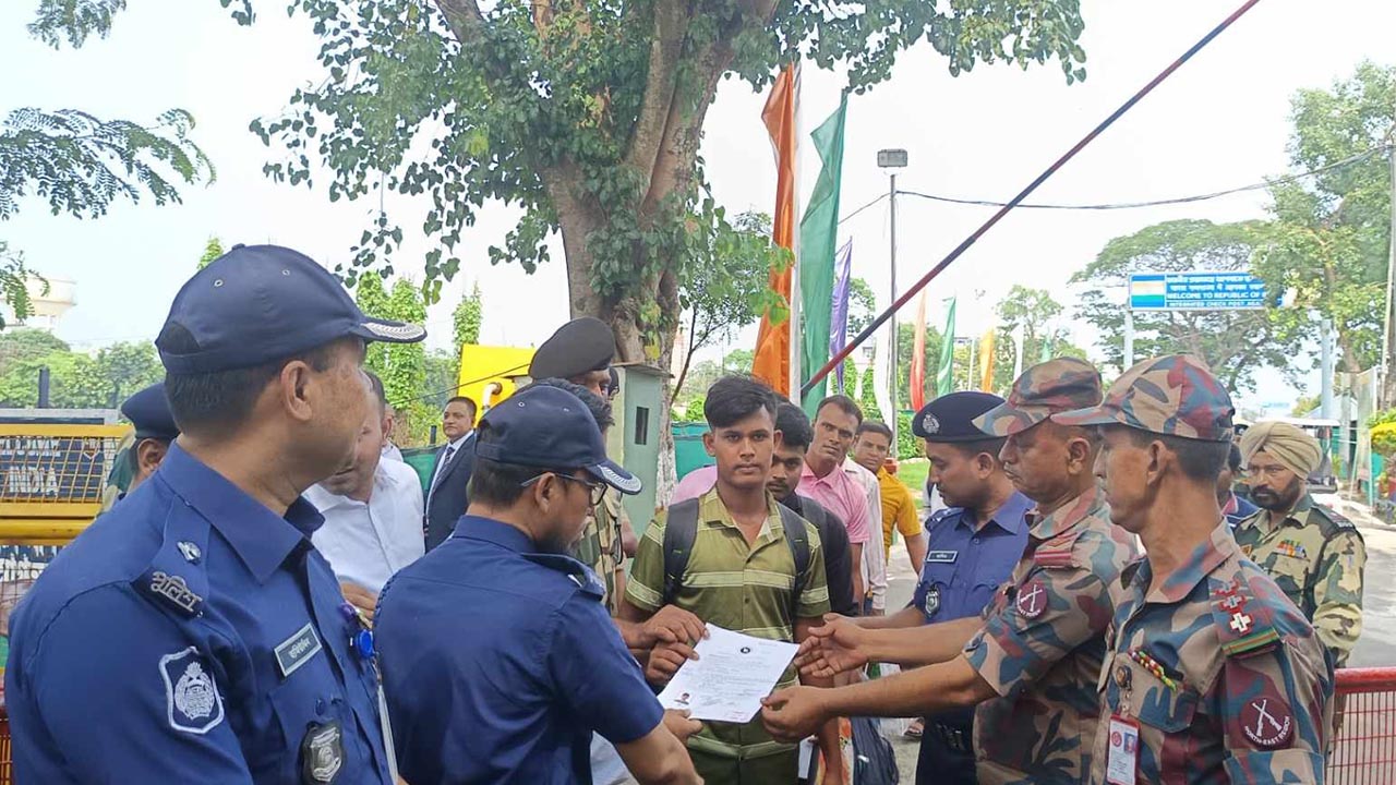ত্রিপুরা থেকে ফিরলো ১১ বাংলাদেশি, অপেক্ষায় আরো ১৪ জন