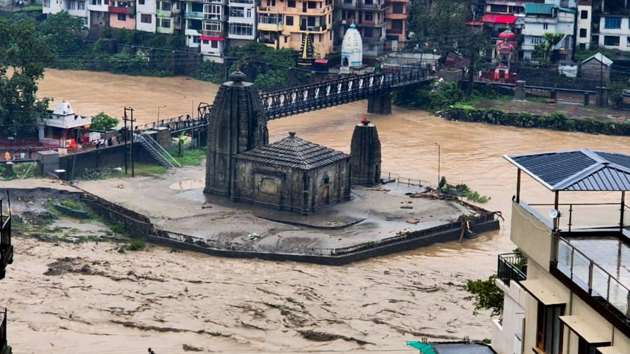 ভারতের হিমাচল প্রদেশে বন্যা ও ভূমিধসে ৬৩ জনের মৃত্যু