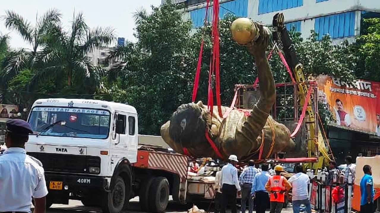 ধ্বংসের রাজনীতিতে বিজেপি, কলকাতা থেকে উচ্ছেদ হল মেসির মূর্তি