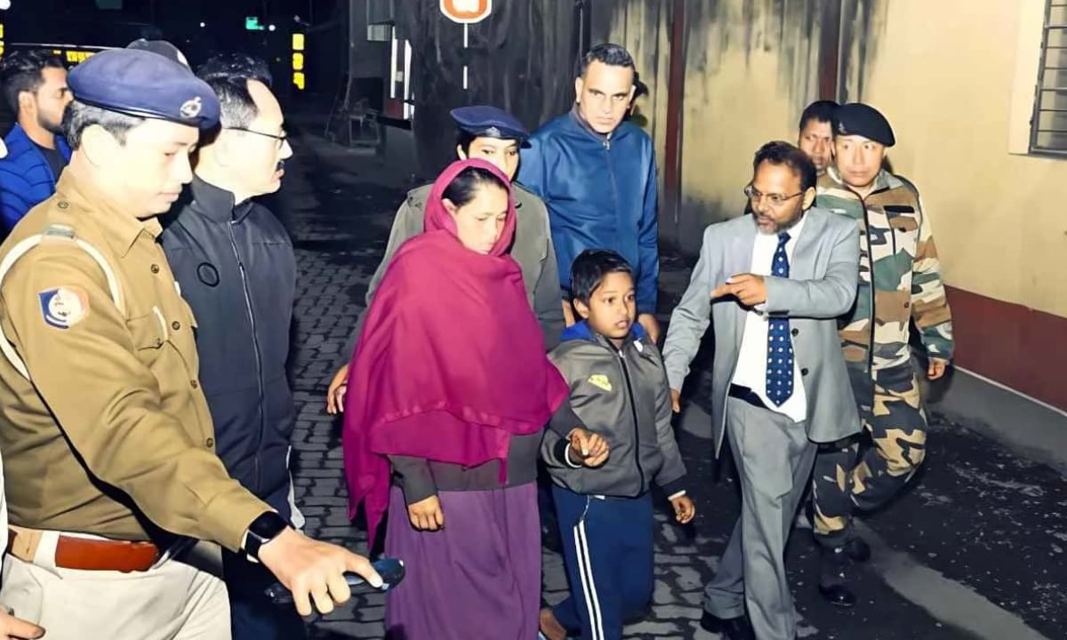 পিছনে তাকালেই গুলি, যেভাবে অন্ধকারে পুশইন করে বিএসএফ