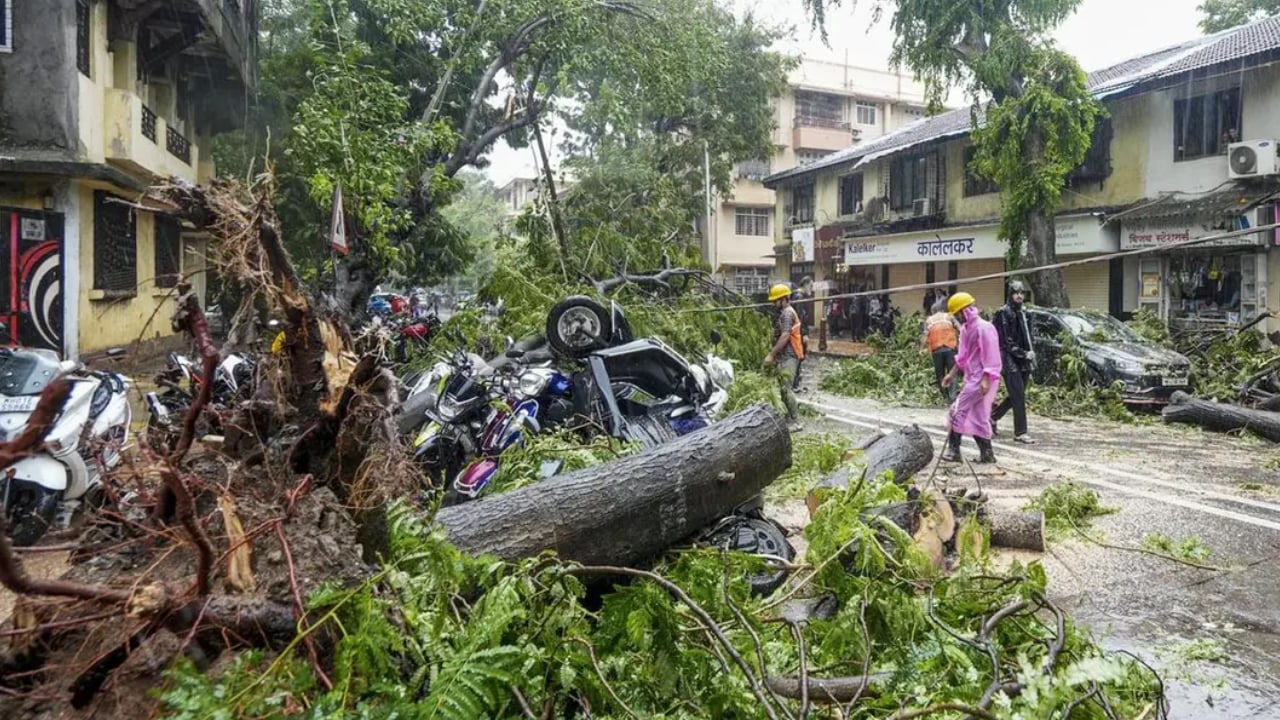 মহারাষ্ট্রে টানা বৃষ্টির তাণ্ডবে নিহত ১৩