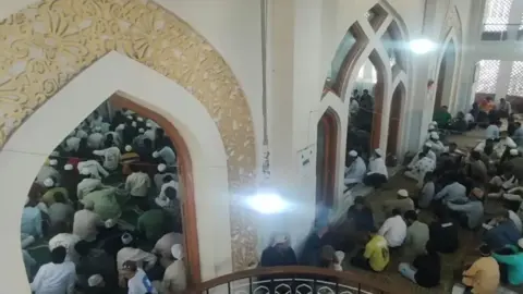 মসজিদ ভাঙতে বুলডোজার ও অতিরিক্ত পুলিশ মোতায়েনে উত্তপ্ত মধ্যপ্রদেশ