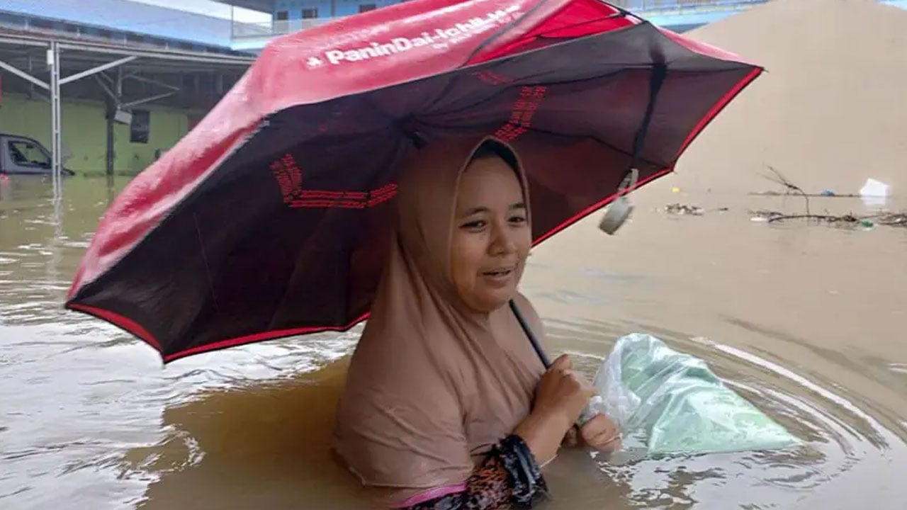 ইন্দোনেশিয়ায় বন্যায় ক্ষতিগ্রস্ত ১৪ লাখ মানুষ