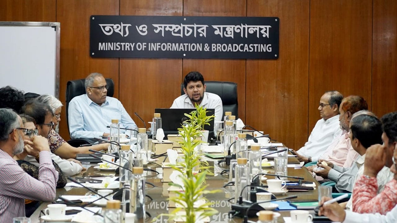 সাংবাদিকতার দায়িত্ব ও নৈতিকতাবিষয়ক আইন হওয়া প্রয়োজন: তথ্য উপদেষ্টা