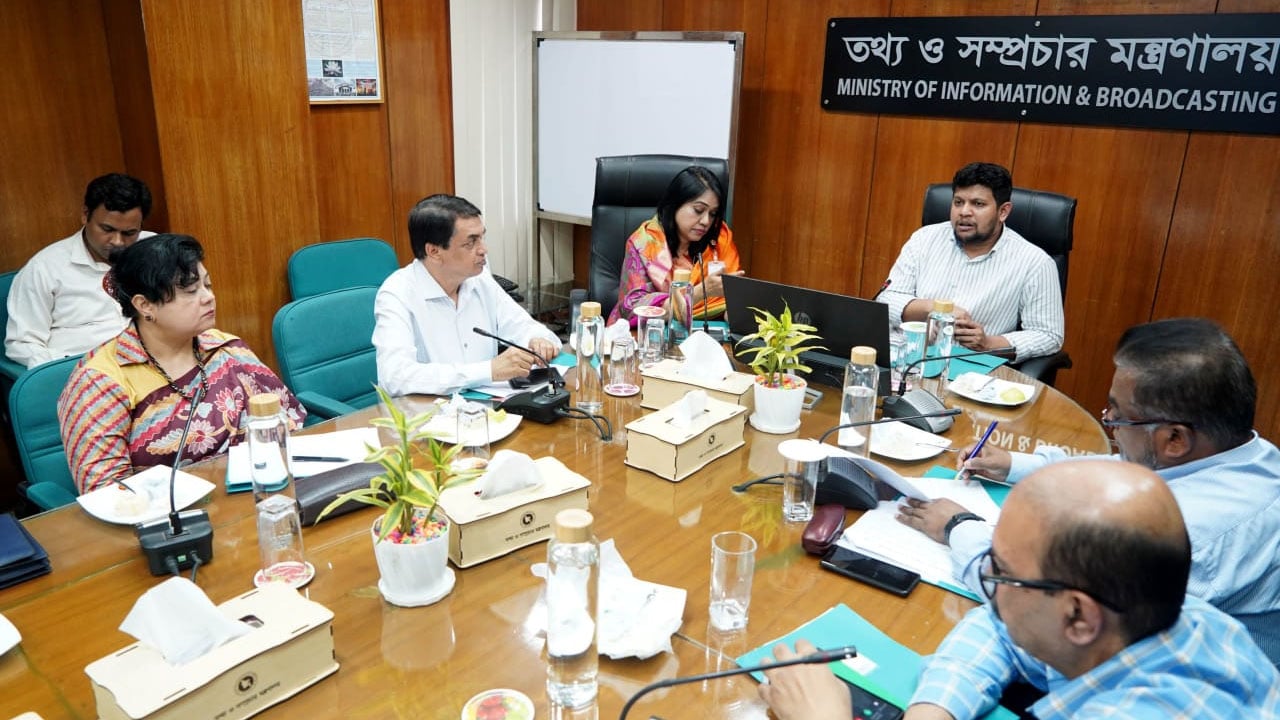 অপতথ্য মোকাবিলায় জেলা তথ্য অফিসকে কাজ করতে হবে : তথ্য উপদেষ্টা