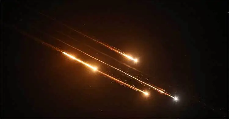 ফের ইসরাইলে মিসাইল হামলা ইরানের, তেলআবিবজুড়ে বাজছে সাইরেন