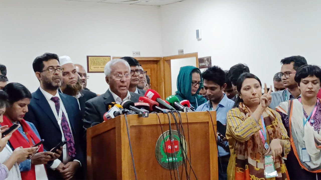 সাড়ে ৪ ঘণ্টায় ভোট পড়েছে ৩২.৮৮: ইসি সচিব