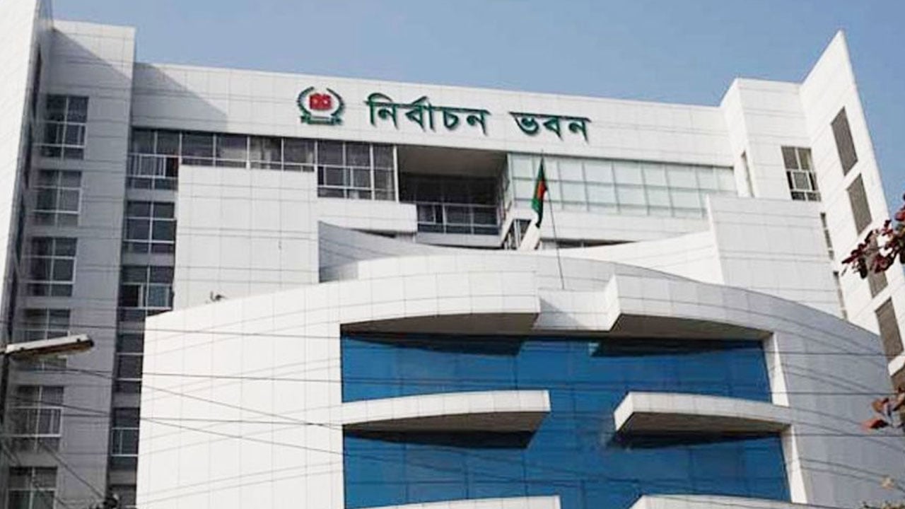 ভোটকেন্দ্র থেকে ক্যামেরা খুলে নেওয়ার পর সিসিটিভি ফুটেজ চাইল ইসি