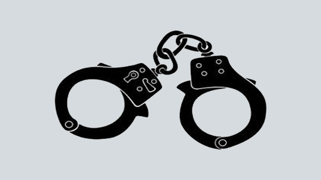 ঈশ্বরদীতে অস্ত্র-গুলিসহ যুবক গ্রেপ্তার