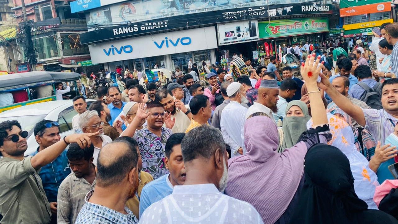 চট্টগ্রামে শরিয়াহভিত্তিক ইসলামী ব্যাংক আমানতকারীদের বিক্ষোভ