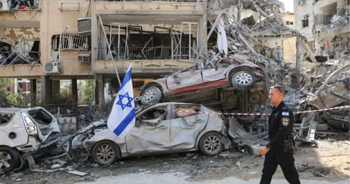 ইরানের ক্ষেপণাস্ত্র হামলায় মধ্য ইসরাইলে ১১ জন আহত