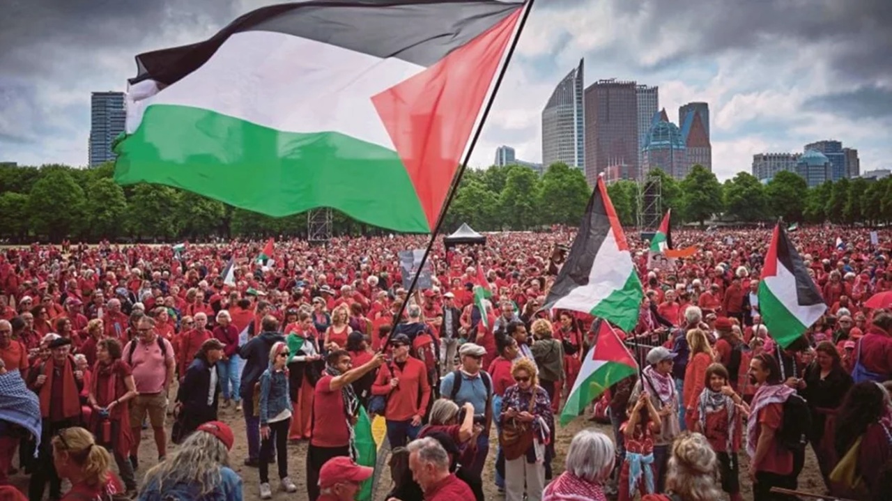 ইসরায়েলের বিরুদ্ধে ইউরোপে লক্ষাধিক মানুষের বিক্ষোভ