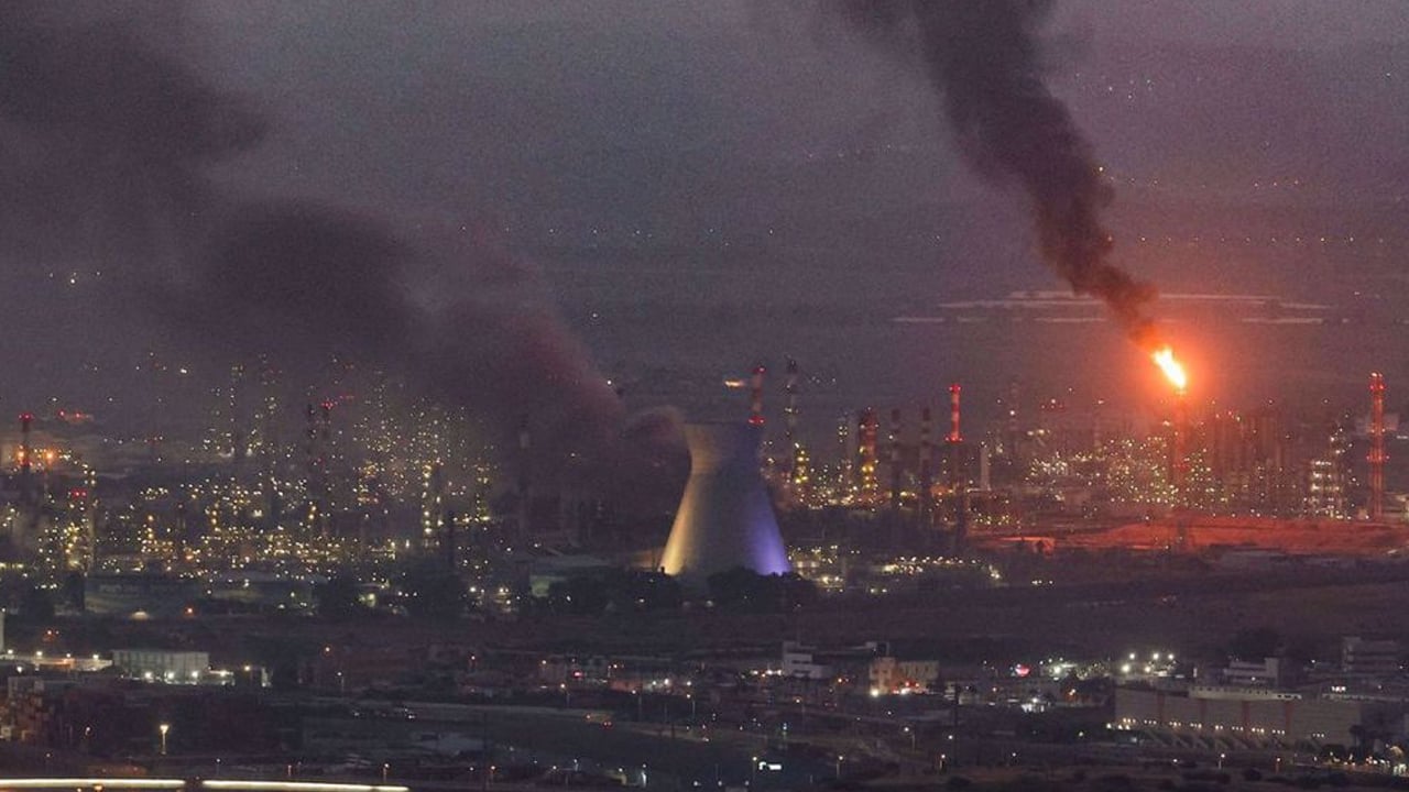 ইসরাইলের হাইফায় ইরানি ক্ষেপণাস্ত্রের আঘাত, আহত ৪