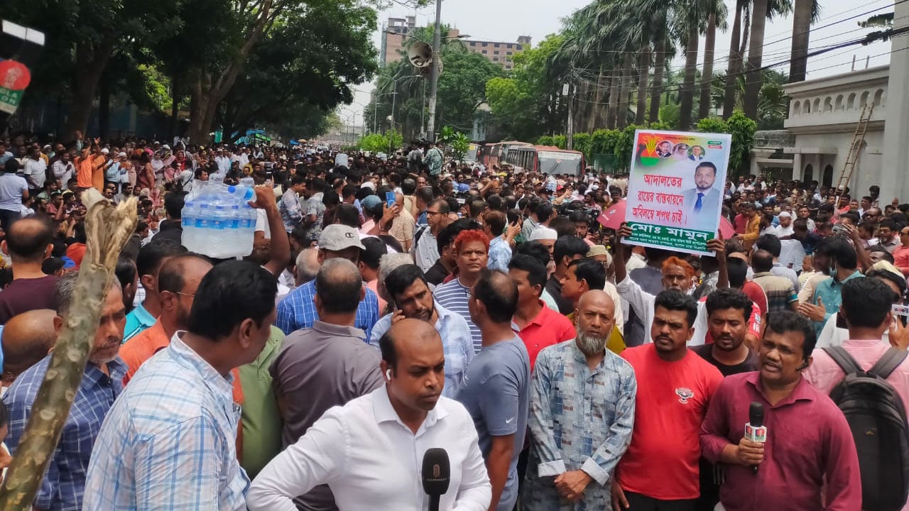 ইশরাককে মেয়র পদে বসাতে চতুর্থ দিনের বিক্ষোভ শুরু