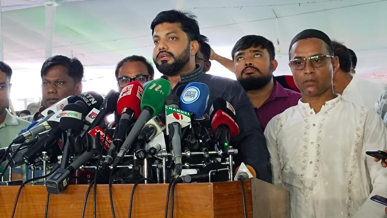 উপদেষ্টা পরিষদ নিরপেক্ষতা হারিয়েছে: ইশরাক হোসেন