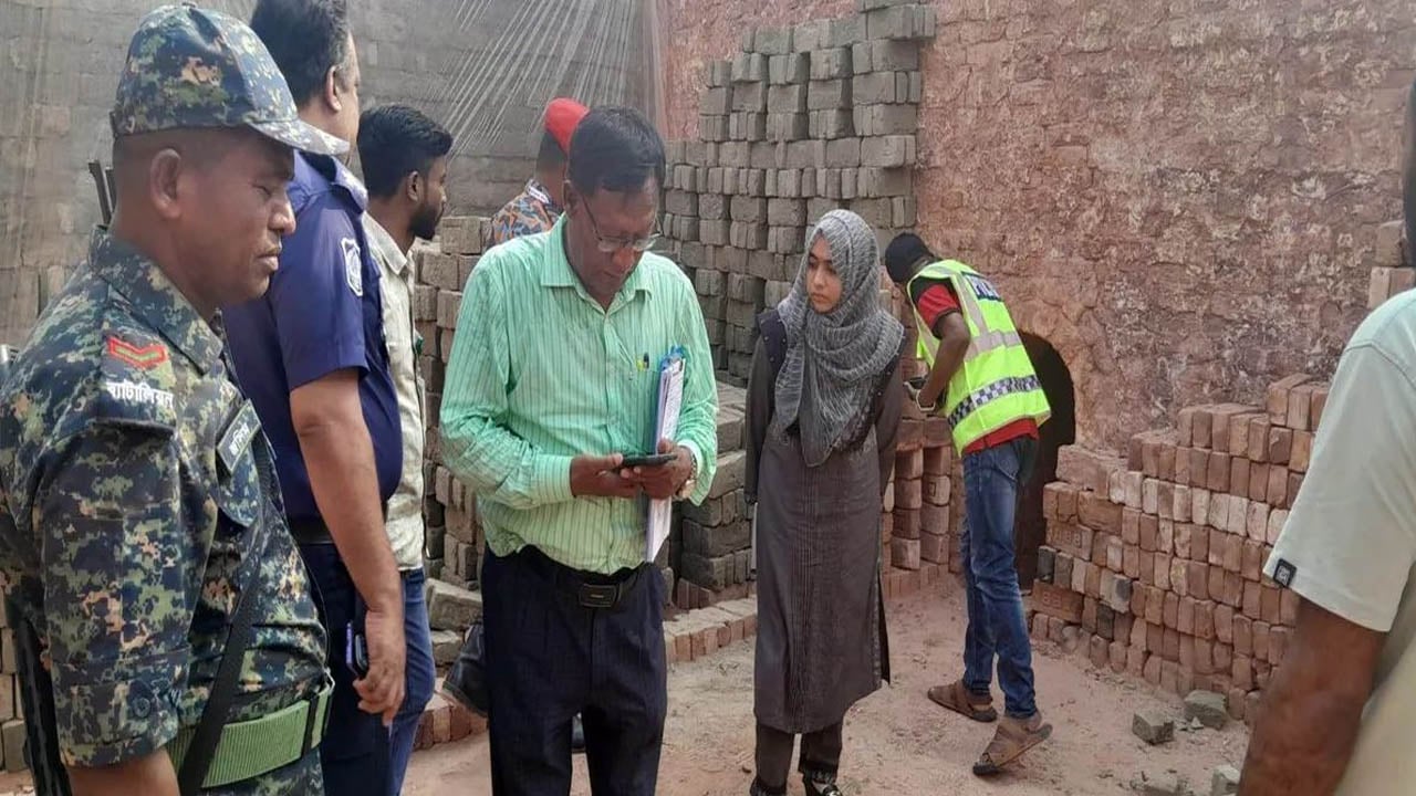 শ্রীপুরে ইটভাটায় জেলা প্রশাসনের অভিযান, ৩ লাখ টাকা জরিমানা