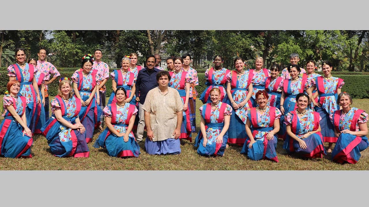 ঈদ ইত্যাদি’তে অর্ধ শতাধিক বিদেশি নাগরিকের নাচ-গান