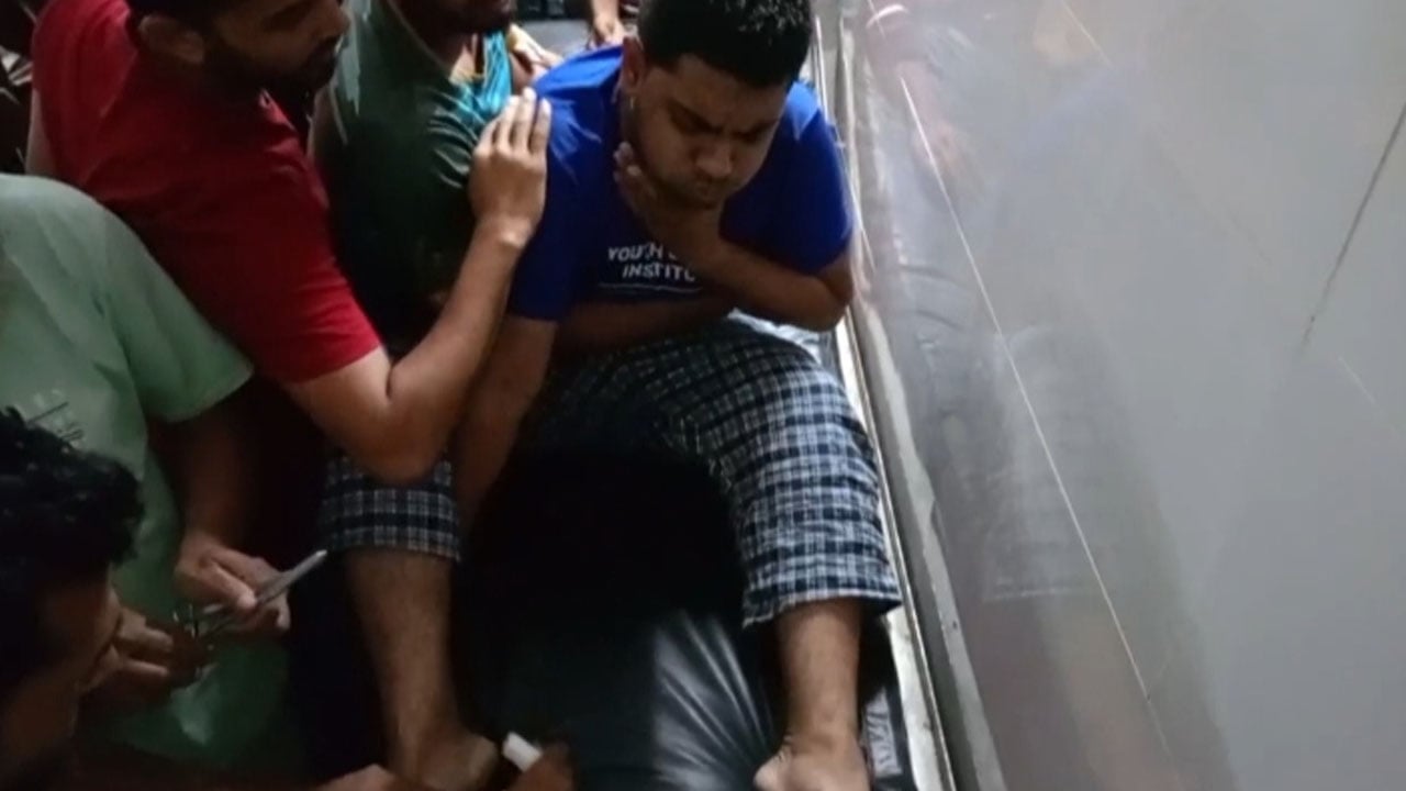 মধ্যরাতে দোসর ট্যাগ দিয়ে ইবিতে সাংবাদিকের ওপর হামলা, আহত ১০