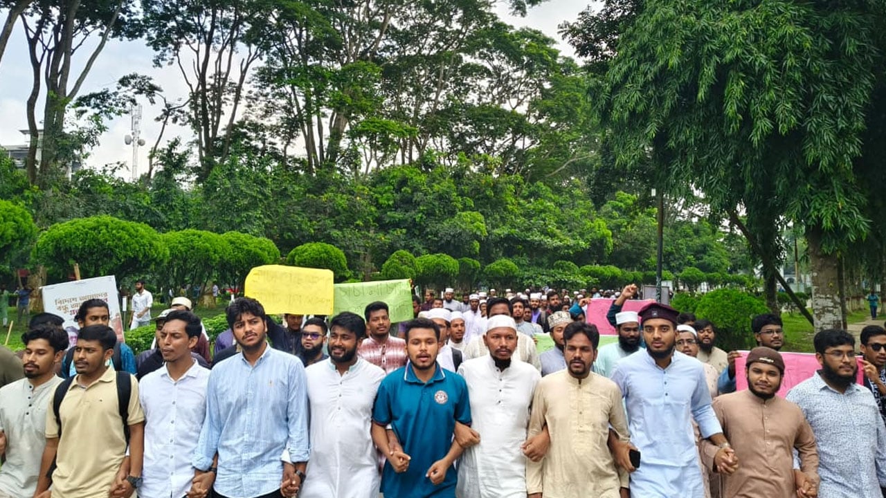 শিক্ষক নিয়োগের ক্ষমতা ম্যানেজিং কমিটির হাতে, ইবিতে শিক্ষার্থীদের বিক্ষোভ