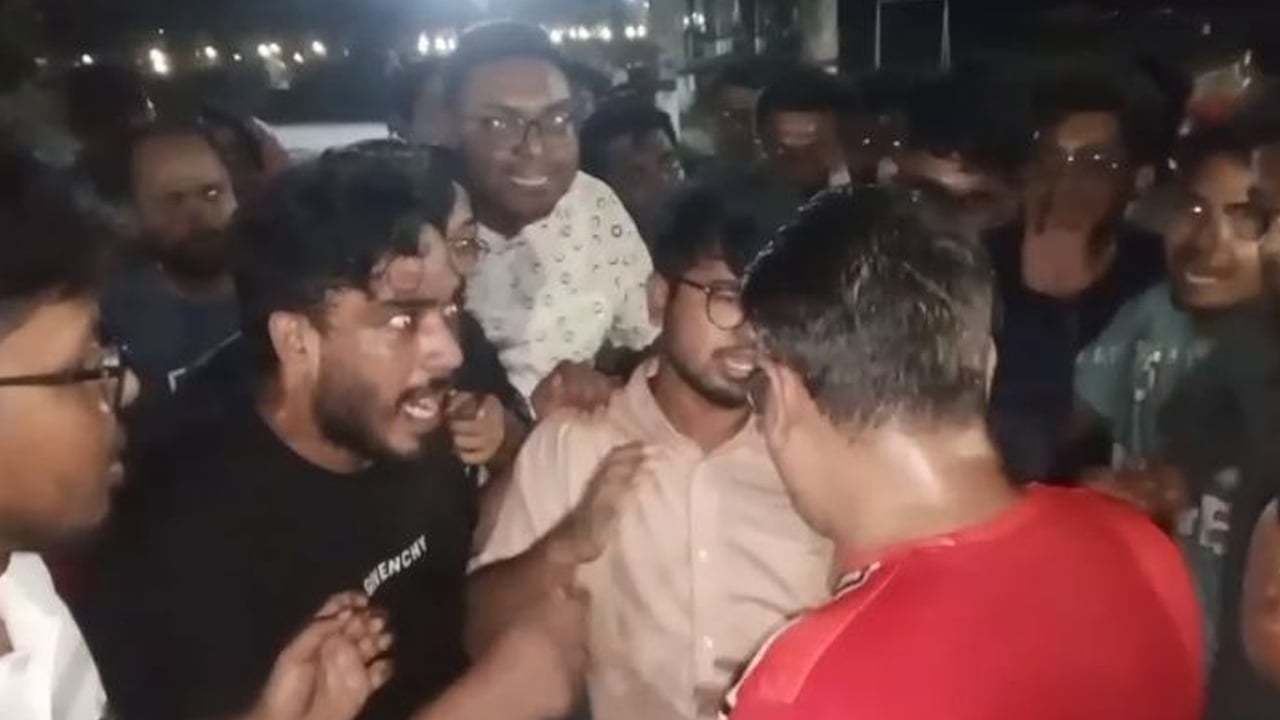 সিনিয়রের মারধরকে কেন্দ্র করে ইবিতে দুই বিভাগের শিক্ষার্থীদের সংঘর্ষ