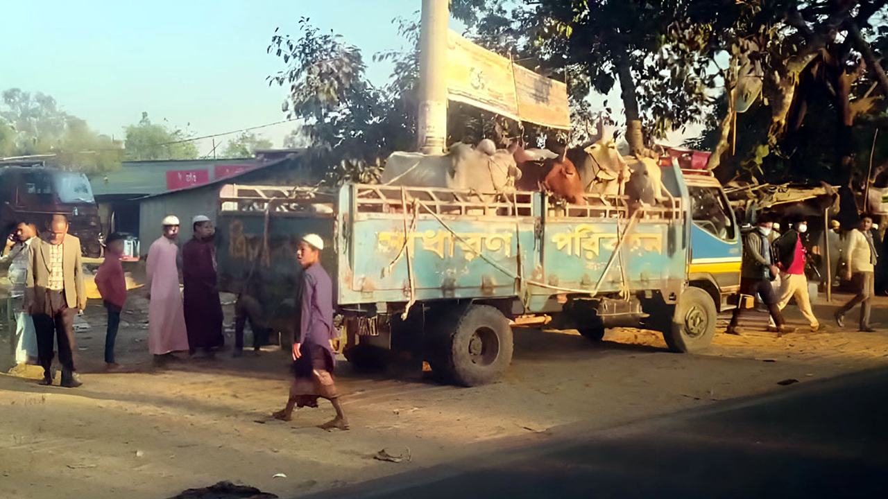 গাড়ি থামিয়ে ইউএনও’র নামে চাঁদাবাজি
