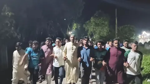 সরকারি চাকরিতে ভাইভার নম্বর বৃদ্ধির প্রতিবাদে ইবিতে বিক্ষোভ