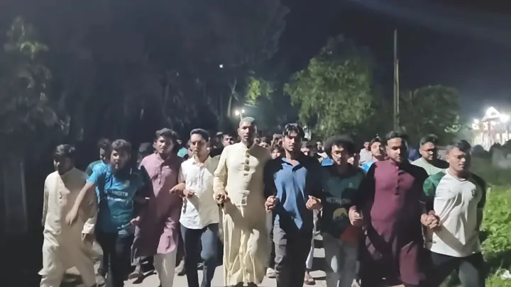 সরকারি চাকরিতে ভাইভার নম্বর বৃদ্ধির প্রতিবাদে ইবিতে বিক্ষোভ
