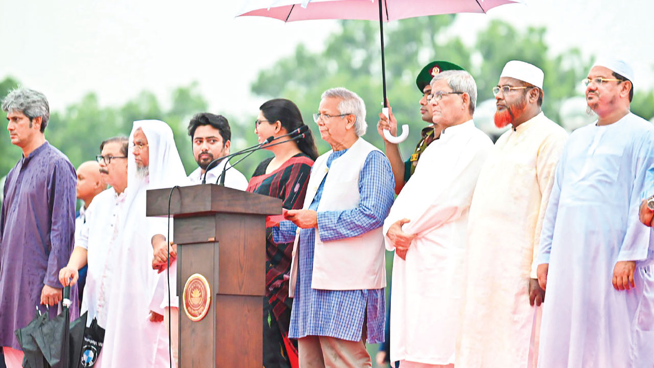 জুলাই সনদ ঘোষণার সময় প্রধান উপদেষ্টা ড. মুহাম্মদ ইউনূসের সঙ্গে রাজনৈতিক নেতৃবৃন্দ