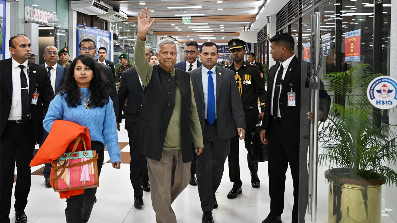 চার দিনের সফরে সুইজারল্যান্ডে প্রধান উপদেষ্টা