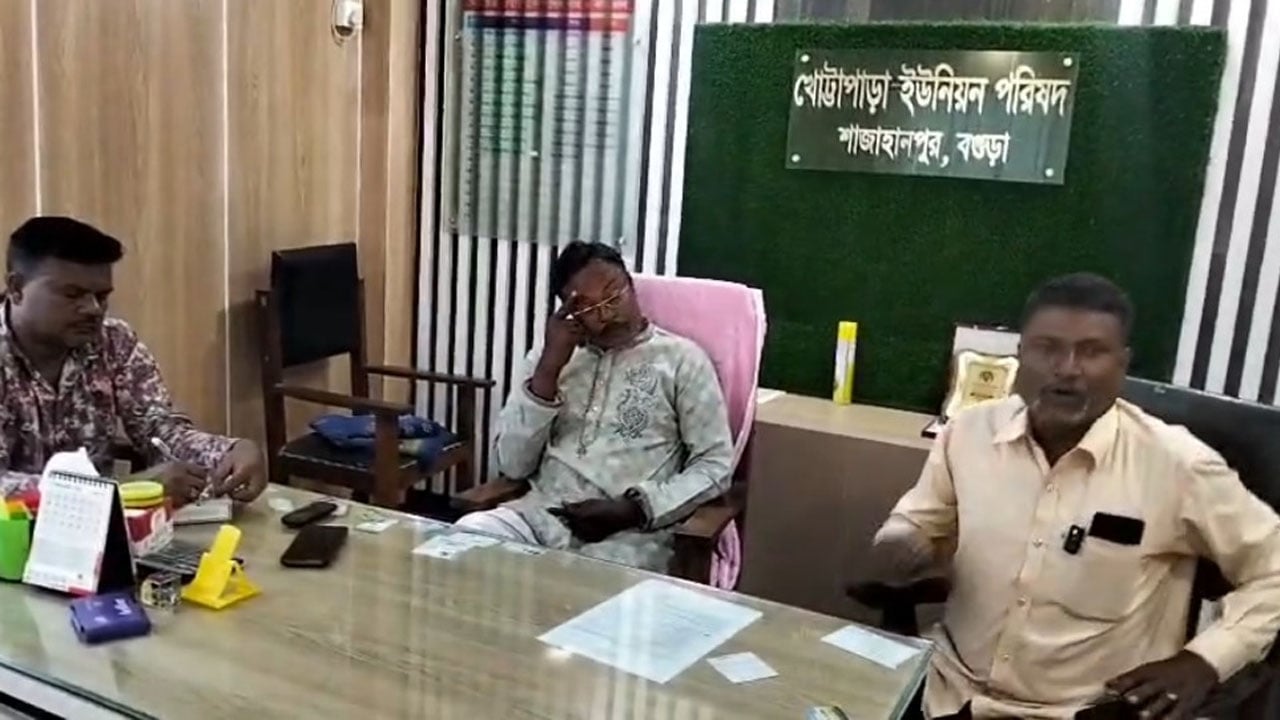 বিজিএফ চাল বিতরণকে কেন্দ্র করে ইউনিয়ন পরিষদে হামলা