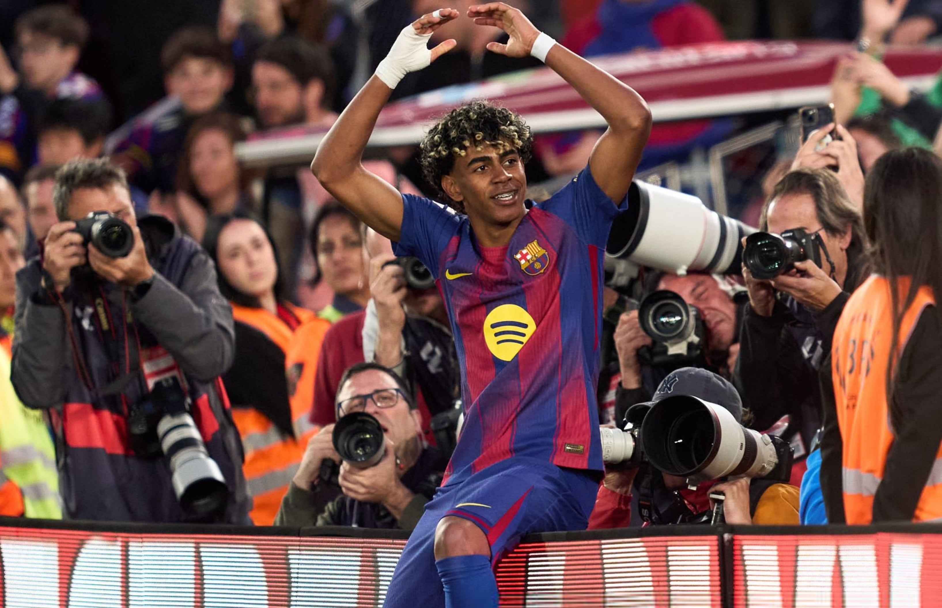 রিয়ালকে ৯ পয়েন্টে পেছনে ফেললো বার্সা