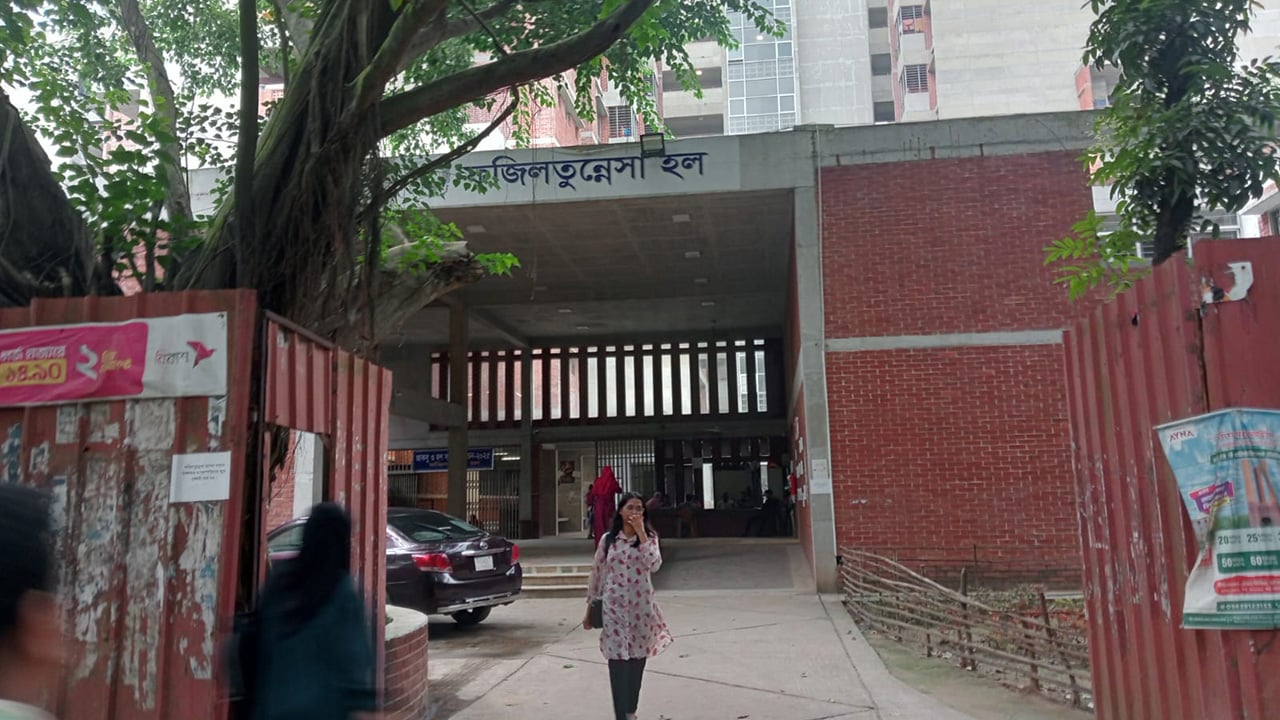 ফজিলাতুন্নেছা হল কেন্দ্রে ফের ভোটগ্রহণ শুরু