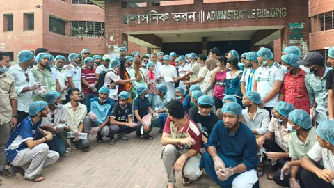 ডেঙ্গু প্রতিরোধে জাবি ছাত্রদলের পরিচ্ছন্নতা কর্মসূচি
